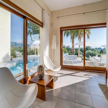 Hillside Luxury With Pool
